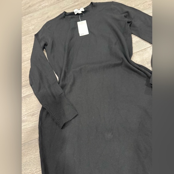 Sophisticated Long Sleeve Black Dress - Picture 5 of 11